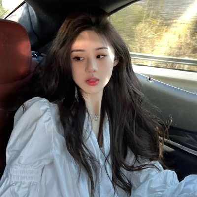 当红小花与前任深夜同框，评论区沦陷，72小时持续发酵